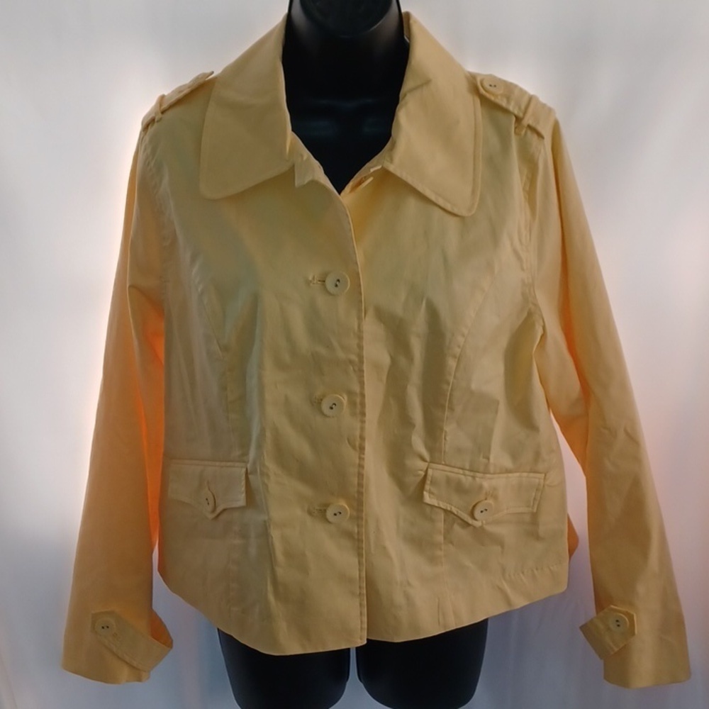 Studio Works W long sleeve front button light Yellow Jacket Size M, EUC